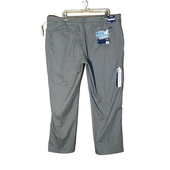 NWT! Izod chinos in smoked Pearl. Size 44x29 - Picture 8 of 9